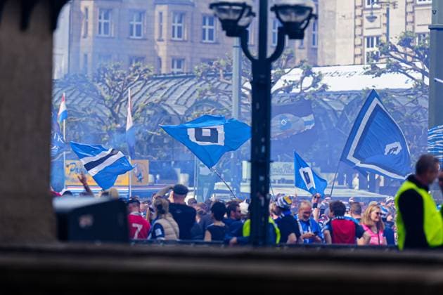 Fahne Hamburger SV, Themenfoto, Themenbild, Symbolfoto, Symbolbild, Stockfoto GER, Aufstiegsfeier Hamburger SV, Fussball, Saison 2024 2025, 19.05.2025 GER, Aufstiegsfeier Hamburger SV, Fussball, Saison 2024 2025, 19.05.2025 Hamburg
