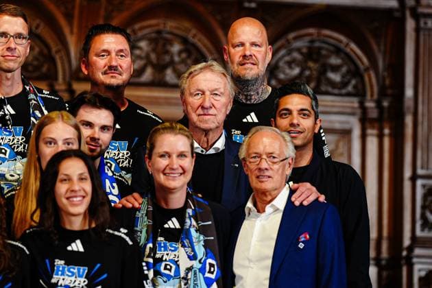 Horst Hrubesch und Bernd Wehmeyer GER, Aufstiegsfeier Hamburger SV, Fussball, Saison 2024 2025, 19.05.2025 GER, Aufstiegsfeier Hamburger SV, Fussball, Saison 2024 2025, 19.05.2025 Hamburg