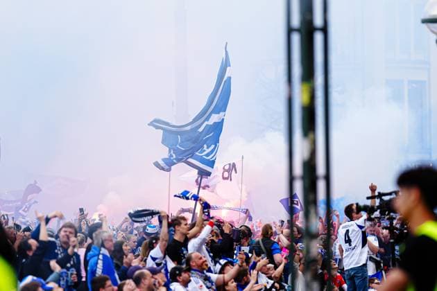 Fans feiern beide Mannschaften GER, Aufstiegsfeier Hamburger SV, Fussball, Saison 2024 2025, 19.05.2025 GER, Aufstiegsfeier Hamburger SV, Fussball, Saison 2024 2025, 19.05.2025 Hamburg