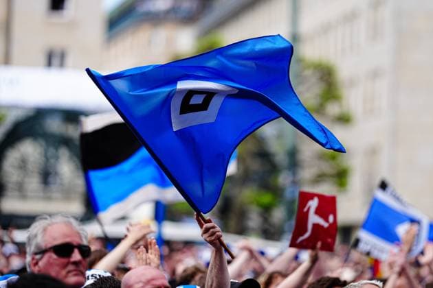 Fahne Hamburger SV, Themenfoto, Themenbild, Symbolfoto, Symbolbild, Stockfoto GER, Aufstiegsfeier Hamburger SV, Fussball, Saison 2024 2025, 19.05.2025 GER, Aufstiegsfeier Hamburger SV, Fussball, Saison 2024 2025, 19.05.2025 Hamburg