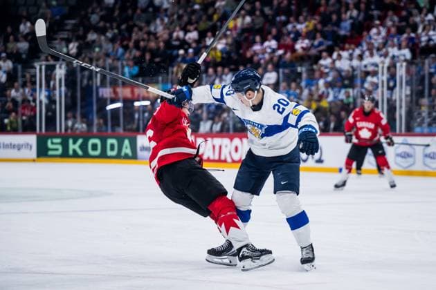 250519 Macklin Celebrini of Canada and Eeli Tolvanen of Finland during the 2025 IIHF Ice hockey, Eishockey World Championship, WM, Weltmeisterschaft group stage game between Canada and Finland on May 19, 2025 in Stockholm. Photo: Simon Hastegard BILDBYRAN kod SH SH0623 ishockey ice hockey ishockey-vm 2025 vm 2025 iihf world championship kanada canada finland 10 bbeng Copyright: SIMONxHASTEGARD BB250519SH013