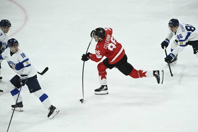 STOCKHOLM, SWEDEN 20250519 Canada s Macklin Celebrini between Finland s Vili Saarijarvi and Finland s Teuvo Teravainen during the IIHF Ice hockey, Eishockey World Championship, WM, Weltmeisterschaft group A match between Canada and Finland at Avicii Arena in Stockholm, Sweden, on May 19, 2025. STOCKHOLM SWEDEN x10080x