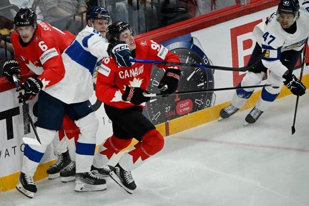 STOCKHOLM, SWEDEN 20250519 A squeeze with Finland s Harri Pesonen in the middle between Canada s Travis Sanheim and Canada s Macklin Celebrini during the IIHF Ice hockey, Eishockey World Championship, WM, Weltmeisterschaft group A match between Canada and Finland at Avicii Arena in Stockholm, Sweden, on May 19, 2025. STOCKHOLM SWEDEN x10080x