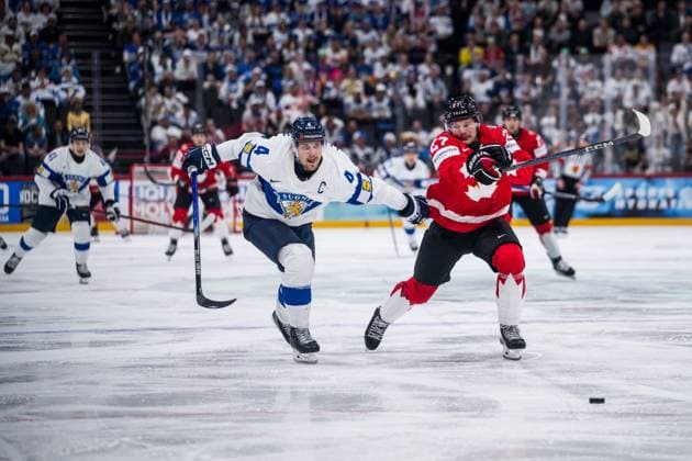 250519 Mikko Lehtonen of Finland and Barrett Hayton of Canada during the 2025 IIHF Ice hockey, Eishockey World Championship, WM, Weltmeisterschaft group stage game between Canada and Finland on May 19, 2025 in Stockholm. Photo: Simon Hastegard BILDBYRAN kod SH SH0623 ishockey ice hockey ishockey-vm 2025 vm 2025 iihf world championship kanada canada finland 10 bbeng Copyright: SIMONxHASTEGARD BB250519SH033