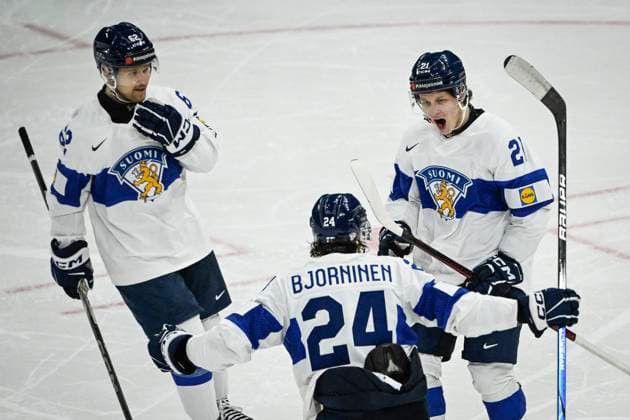 STOCKHOLM, SVERIGE 20250519 Finland s Patrik Puistola ( 21) celebrates scoring (1-1) with teammates during the IIHF Ice hockey, Eishockey World Championship, WM, Weltmeisterschaft group A match between Canada and Finland at Avicii Arena in Stockholm, Sweden, on May 19, 2025. STOCKHOLM SWEDEN x10080x