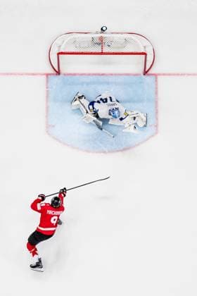 250519 Goaltender Juuse Saros of Finland with a save against Nathan MacKinnon of Canada in the shootout during the 2025 IIHF Ice hockey, Eishockey World Championship, WM, Weltmeisterschaft group stage game between Canada and Finland on May 19, 2025 in Stockholm. Photo: Simon Hastegard BILDBYRAN kod SH SH0623 ishockey ice hockey ishockey-vm 2025 vm 2025 iihf world championship kanada canada finland 10 bbeng Copyright: SIMONxHASTEGARD BB250519SH053