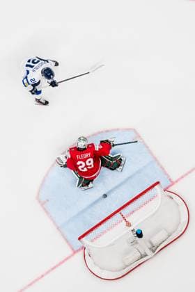 250519 Patrik Puistola of Finland scores a goal behind goalkeeper Marc-AndrÃ Fleury of Canada in the shootout during the 2025 IIHF Ice hockey, Eishockey World Championship, WM, Weltmeisterschaft group stage game between Canada and Finland on May 19, 2025 in Stockholm. Photo: Simon Hastegard BILDBYRAN kod SH SH0623 ishockey ice hockey ishockey-vm 2025 vm 2025 iihf world championship kanada canada finland 10 bbeng Copyright: SIMONxHASTEGARD BB250519SH055