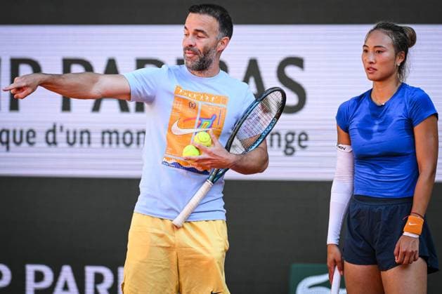 May 20, 2025, Paris, France, France: Qinwen ZHENG of China with his coach Pere RIBA during a training session of Roland-Garros 2025, French Open 2025, Grand Slam tennis tournament at Roland-Garros Stadium on May 20, 2025 in Paris, France. Paris France - ZUMAm308 20250520_zsp_m308_003 Copyright: xMatthieuxMirvillex