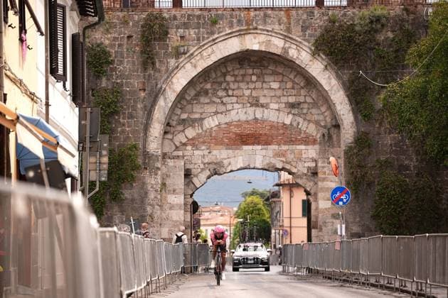 Del Toro Romero Isaac of Uae Team Emirates Xrg Pink jersey during the recognition of stage 10 of the Giro d™Italia from Lucca to Pisa Tudor ITT (Individual Time Trial), Italy - Tuesday, May 20, 2025. - cycling.  Copyright: xMarcoxAlpozzi LaPressex