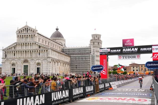 A rider during the stage 10 of the Giro d™Italia from Lucca to Pisa Tudor ITT (Individual Time Trial), Italy - Tuesday, May 20, 2025. - cycling.  Copyright: xFabioxFerrari LaPressex