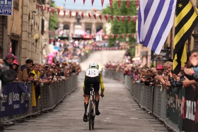 Van Aert Wout of Team Visma Lease A Bike during the stage 10 of the Giro d™Italia from Lucca to Pisa Tudor ITT (Individual Time Trial), Italy - Tuesday, May 20, 2025. - cycling.  Copyright: xMassimoxPaolone LaPressex