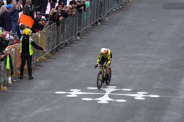 Van Aert Wout of Team Visma Lease A Bike during the stage 10 of the Giro d™Italia from Lucca to Pisa Tudor ITT (Individual Time Trial), Italy - Tuesday, May 20, 2025. - cycling.  Copyright: xGianxMattiaxD Alberto LaPressex