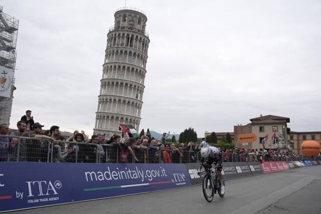 Yates Adam Richard of Uae Team Emirates Xrg during the stage 10 of the Giro d™Italia from Lucca to Pisa TUDOR ITT, Italy - Tuesday, May 20, 2025. - cycling.  Copyright: xMarcoxAlpozzi LaPressex