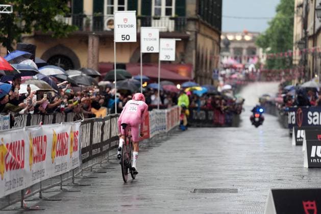 Del Toro Romero Isaac of Uae Team Emirates Xrg during the stage 10 of the Giro d™Italia from Lucca to Pisa Tudor ITT (Individual Time Trial), Italy - Tuesday, May 20, 2025. - cycling.  Copyright: xMassimoxPaolone LaPressex