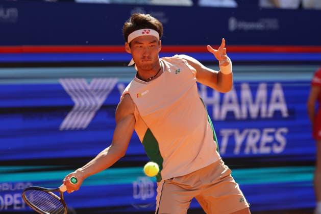 GER, Hamburg, xFSx , ATP, Tennis Herren 500 , Herren Tennistunier Bitpanda Hamburg Open 2025, Sechzehntelfinale 20.05.2025 Yunchaokete Bu (CHN) spielt einen Vorhand Copyright: HMBxMedia FernandoxSoares