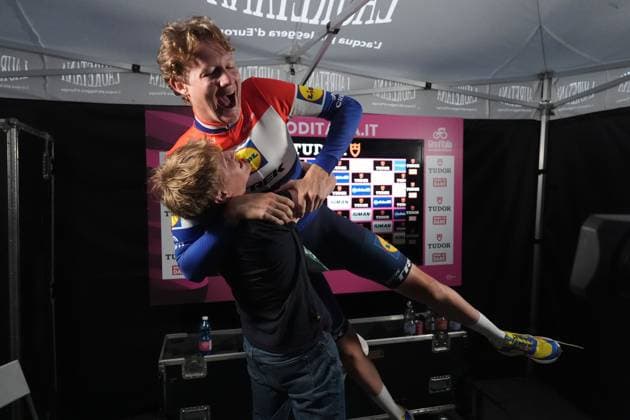 Sport Bilder des Tages Hoole Daan of Lidl-Trek winner of the stage during the stage 10 of the Giro d™Italia from Lucca to Pisa Tudor ITT (Individual Time Trial), Italy - Tuesday, May 20, 2025. - cycling.  Copyright: xGianxMattiaxD Alberto LaPressex