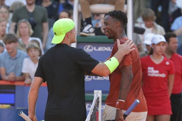 GER, Hamburg, xFSx , ATP, Tennis Herren 500 , Herren Tennistunier Bitpanda Hamburg Open 2025, Sechzehntelfinale 20.05.2025 Gael Monfils (FRA) gratuliert Alejandro Davidovich Fokina (ESP) zum Sieg Copyright: HMBxMedia FernandoxSoares