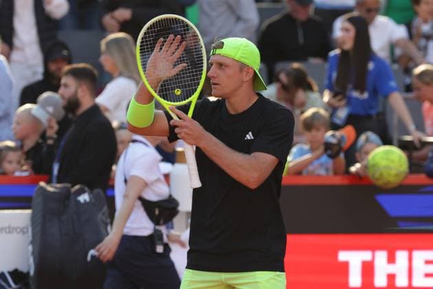 GER, Hamburg, xFSx , ATP, Tennis Herren 500 , Herren Tennistunier Bitpanda Hamburg Open 2025, Sechzehntelfinale 20.05.2025 Alejandro Davidovich Fokina (ESP) bedank sich beim Publikum Copyright: HMBxMedia FernandoxSoares