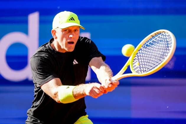 HAMBURG, GERMANY - MAY 20: Alejandro Davidovich Fokina of Spain plays a backhand in his Men s Singles First Round match against Gael Monfils of France during Day Four of the Bitpanda Hamburg Open at Am Rothenbaum on May 20, 2025 in Hamburg, Germany. (Photo by Rene Nijhuis) SPO  Copyright: xRenexNijhuis