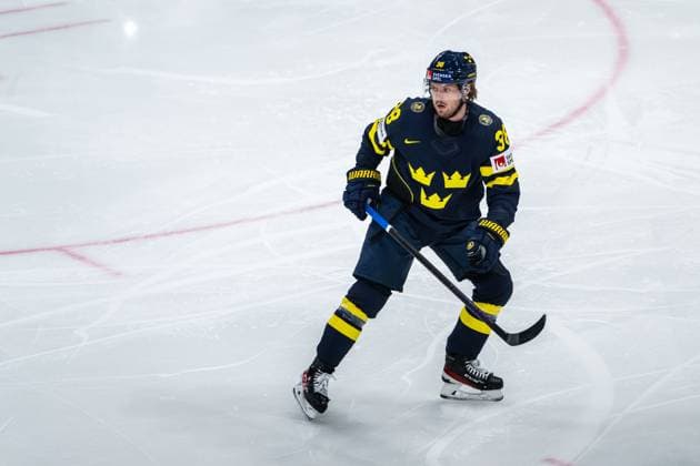 250520 Rasmus Sandin of Sweden during the 2025 IIHF Ice hockey, Eishockey World Championship, WM, Weltmeisterschaft group stage game between Sweden and Canada on May 20, 2025 in Stockholm. Photo: Simon Hastegard BILDBYRAN kod SH JM0689 ishockey ice hockey ishockey-vm 2025 vm 2025 iihf world championship sverige sweden kanada canada bbeng gruppspel Copyright: SIMONxHASTEGARD BB250520SH005
