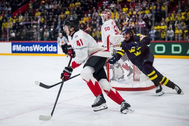 250520 Ryker Evans of Canada and Marcus Johansson of Sweden during the 2025 IIHF Ice hockey, Eishockey World Championship, WM, Weltmeisterschaft group stage game between Sweden and Canada on May 20, 2025 in Stockholm. Photo: Maxim Thore BILDBYRAN kod MT JM0689 ishockey ice hockey ishockey-vm 2025 vm 2025 iihf world championship sverige sweden kanada canada canada kanada bbeng gruppspel bbauto Copyright: MAXIMxTHORE BB250520MT059