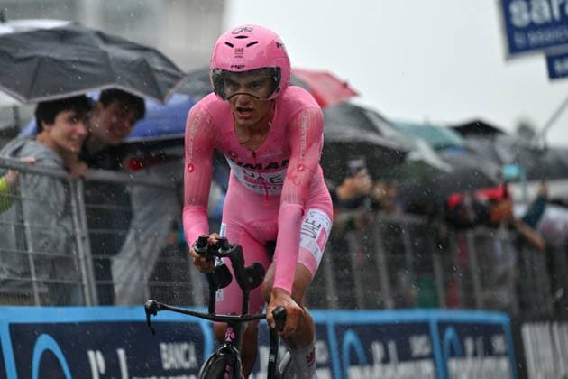 Pink Jersey UAE Team Emirates XRG s Mexican rider Isaac Del Toro finishes the 10th stage during Stage 10 - Lucca-Pisa, Giro d Italia race in Pisa, Italy, May 20 2025  Copyright: xLisaxGuglielmi IPAxSportx xipa-agency.netx xx IPA_57995099 IPA_Agency_IPA57995099