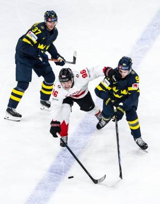 250520 Macklin Celebrini of Canada against Isac Lundeström and Leo Carlsson of Sweden during the 2025 IIHF Ice hockey, Eishockey World Championship, WM, Weltmeisterschaft group stage game between Sweden and Canada on May 20, 2025 in Stockholm. Photo: Simon Hastegard BILDBYRAN kod SH JM0689 ishockey ice hockey ishockey-vm 2025 vm 2025 iihf world championship sverige sweden kanada canada bbeng gruppspel Copyright: SIMONxHASTEGARD BB250520SH016