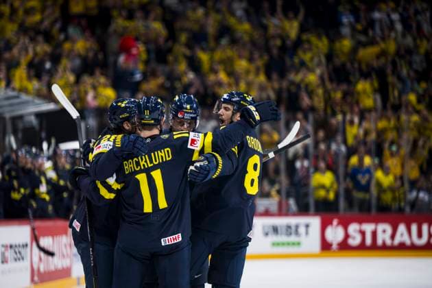 250520 Elias Lindholm, Mikael Backlund, Adam Larsson and Jonas Brodin of Sweden celebrate the 1-1 goal during the 2025 IIHF Ice hockey, Eishockey World Championship, WM, Weltmeisterschaft group stage game between Sweden and Canada on May 20, 2025 in Stockholm. Photo: Maxim ThorÃ BILDBYRAN kod MT JM0689 ishockey ice hockey ishockey-vm 2025 vm 2025 iihf world championship sverige sweden kanada canada bbeng gruppspel jubel Copyright: MAXIMxTHORE BB250520MT075