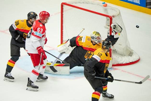 Sport Themen der Woche KW21 Sport Bilder des Tages Denmark IIHF Hockey Worlds: Germany vs. Denmark Patrick Russel, Denmark in action with goalkeeper Philipp Grubauer, Germany, Eric Mik and Fabio Wagner during the group B match between Germany and Denmark at the IIHF Ice hockey, Eishockey World Championships in Herning, Denmark, Tuesday May 20, 2025. , Herning Denmark Mors *** Denmark IIHF Hockey Worlds Germany vs Denmark Patrick Russel, Denmark in action with goalkeeper Philipp Grubauer, Germany, Eric Mik and Fabio Wagner during the group B match between Germany and Denmark at the IIHF Ice Hockey World Championships in Herning, Denmark, Tuesday May 20, 2025 , Herning Denmark Mors  Copyright: BoxAmrstrupx xRitzauxScanpix BoxAmstrupx spdk20250520-211222-L