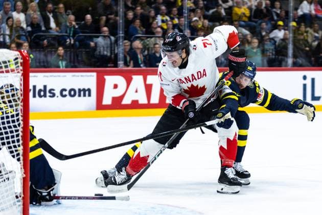 Ice hockey, Eishockey - IIHF WC 2025 STOCKHOLM,SWEDEN,20.MAY.25 - ICE HOCKEY - IIHF Ice Hockey World Championship, WM, Weltmeisterschaft 2025, group stage, Sweden vs Canada. Image shows Tyson Foerster (CAN) and Marcus Pettersson (SWE).  GEPAxpictures xMaticxKlansek