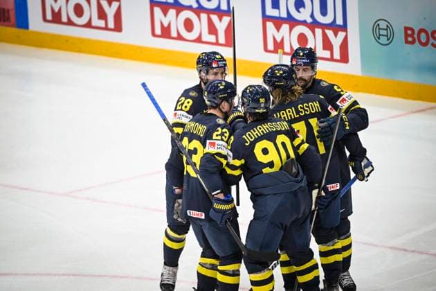 STOCKHOLM, SWEDEN 20250520 Sweden s Marcus Johansson ( 90) celebrates with teammates after scoring during the IIHF Ice hockey, Eishockey World Championship, WM, Weltmeisterschaft group A match between Sweden and Canada at Avicii Arena in Stockholm, Sweden, on May 20, 2025. STOCKHOLM SWEDEN x10080x