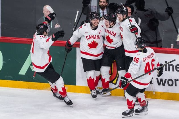 250520 Sidney Crosby, Macklin Celebrini and Travis Sanheim of Canada celebrate after 2-4 during the 2025 IIHF Ice hockey, Eishockey World Championship, WM, Weltmeisterschaft group stage game between Sweden and Canada on May 20, 2025 in Stockholm. Photo: Simon Hastegard BILDBYRAN kod SH JM0689 ishockey ice hockey ishockey-vm 2025 vm 2025 iihf world championship sverige sweden kanada canada bbeng gruppspel jubel Copyright: SIMONxHASTEGARD BB250520SH021