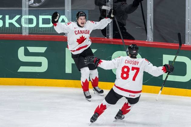 250520 Macklin Celebrini and Sidney Crosby of Canada celebrate after 2-4 during the 2025 IIHF Ice hockey, Eishockey World Championship, WM, Weltmeisterschaft group stage game between Sweden and Canada on May 20, 2025 in Stockholm. Photo: Simon Hastegard BILDBYRAN kod SH JM0689 ishockey ice hockey ishockey-vm 2025 vm 2025 iihf world championship sverige sweden kanada canada bbeng gruppspel jubel Copyright: SIMONxHASTEGARD BB250520SH022
