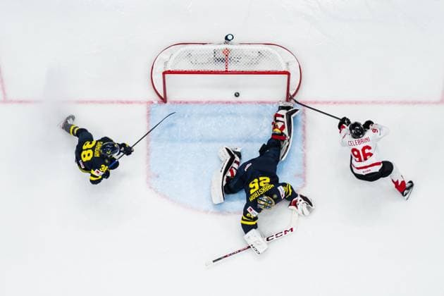 250520 Macklin Celebrini of Canada scores 2-4 behind goaltender Jacob Markström of Sweden during the 2025 IIHF Ice hockey, Eishockey World Championship, WM, Weltmeisterschaft group stage game between Sweden and Canada on May 20, 2025 in Stockholm. Photo: Maxim Thore BILDBYRAN kod MT JM0689 ishockey ice hockey ishockey-vm 2025 vm 2025 iihf world championship sverige sweden kanada canada bbeng gruppspel Copyright: MAXIMxTHORE BB250520MT089