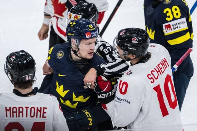 250520 Emil Heineman of Sweden and Brayden Schenn of Canada during the 2025 IIHF Ice hockey, Eishockey World Championship, WM, Weltmeisterschaft group stage game between Sweden and Canada on May 20, 2025 in Stockholm. Photo: Simon Hastegard BILDBYRAN kod SH JM0689 ishockey ice hockey ishockey-vm 2025 vm 2025 iihf world championship sverige sweden kanada canada bbeng gruppspel Copyright: SIMONxHASTEGARD BB250520SH025