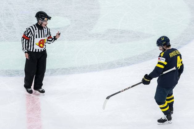 250520 Referee Mikko Kaukokari and Rasmus Andersson of Sweden during the 2025 IIHF Ice hockey, Eishockey World Championship, WM, Weltmeisterschaft group stage game between Sweden and Canada on May 20, 2025 in Stockholm. Photo: Simon Hastegard BILDBYRAN kod SH JM0689 ishockey ice hockey ishockey-vm 2025 vm 2025 iihf world championship sverige sweden kanada canada bbeng gruppspel Copyright: SIMONxHASTEGARD BB250520SH029