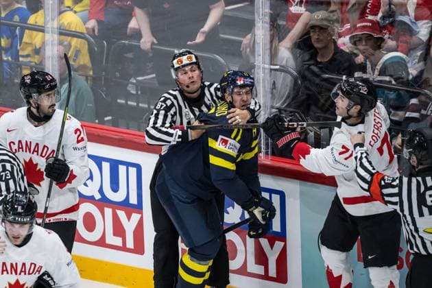 250520 Mikael Backlund of Sweden and Tyson Foerster of Canada during the 2025 IIHF Ice hockey, Eishockey World Championship, WM, Weltmeisterschaft group stage game between Sweden and Canada on May 20, 2025 in Stockholm. Photo: Simon Hastegard BILDBYRAN kod SH JM0689 ishockey ice hockey ishockey-vm 2025 vm 2025 iihf world championship sverige sweden kanada canada bbeng gruppspel Copyright: SIMONxHASTEGARD BB250520SH030