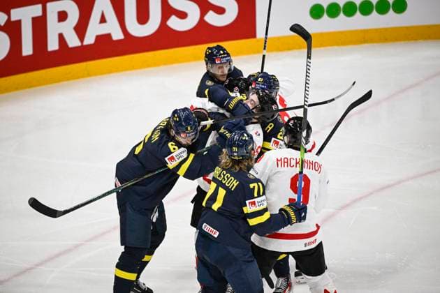 STOCKHOLM, SWEDEN 20250520 Players fight during the IIHF Ice hockey, Eishockey World Championship, WM, Weltmeisterschaft group A match between Sweden and Canada at Avicii Arena in Stockholm, Sweden, on May 20, 2025. STOCKHOLM SWEDEN x10080x
