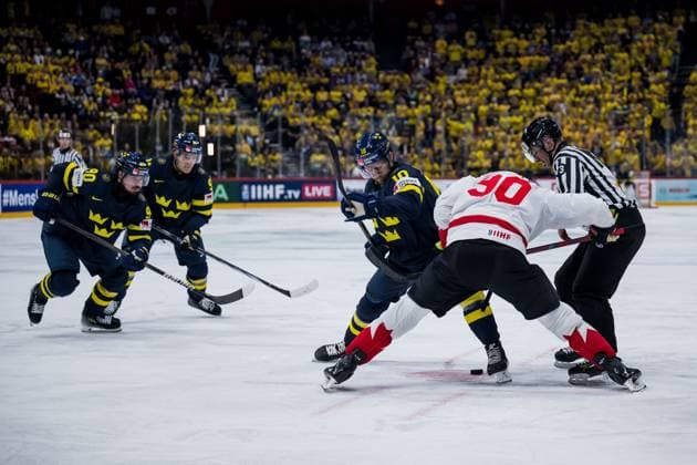 250520 Marcus Johansson, Leo Carlsson and Alexander Wennberg of Sweden against Ryan O Reilly of Canada during the 2025 IIHF Ice hockey, Eishockey World Championship, WM, Weltmeisterschaft group stage game between Sweden and Canada on May 20, 2025 in Stockholm. Photo: Joel Marklund BILDBYRAN kod JM JM0689 ishockey ice hockey ishockey-vm 2025 vm 2025 iihf world championship sverige sweden kanada canada bbeng gruppspel Copyright: JOELxMARKLUND BB250520JM053
