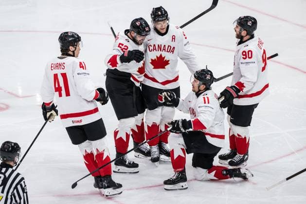 250520 Nathan MacKinnon of Canada celebrates with Ryker Evans, MacKenzie Weegar, Travis Konecny and Ryan O Reilly after 2-5 during the 2025 IIHF Ice hockey, Eishockey World Championship, WM, Weltmeisterschaft group stage game between Sweden and Canada on May 20, 2025 in Stockholm. Photo: Simon Hastegard BILDBYRAN kod SH JM0689 ishockey ice hockey ishockey-vm 2025 vm 2025 iihf world championship sverige sweden kanada canada bbeng gruppspel jubel Copyright: SIMONxHASTEGARD BB250520SH043