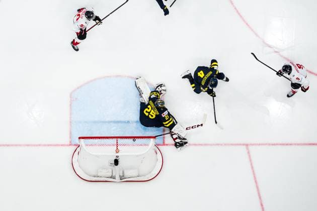 250504 Nathan MacKinnon of Canada scores 2-5 behind goaltender Jacob Markström and Rasmus Andersson of Sweden under fotbollsmatchen i Allsvenskan mellan Djurgarden och AIK den 4 maj 2025 i Stockholm. Copyright: JOELxMARKLUND BB250504JM072