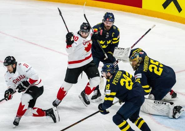 250520 Brayden Schenn of Canada and Rasmus Andersson of Sweden during the 2025 IIHF Ice hockey, Eishockey World Championship, WM, Weltmeisterschaft group stage game between Sweden and Canada on May 20, 2025 in Stockholm. Photo: Simon Hastegard BILDBYRAN kod SH JM0689 ishockey ice hockey ishockey-vm 2025 vm 2025 iihf world championship sverige sweden kanada canada bbeng gruppspel Copyright: SIMONxHASTEGARD BB250520SH070