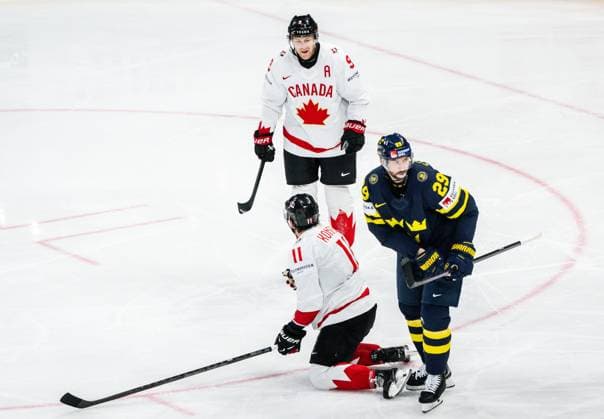 250520 Nathan MacKinnon and Travis Konecny of Canada celebrate the 2-4 goal during the 2025 IIHF Ice hockey, Eishockey World Championship, WM, Weltmeisterschaft group stage game between Sweden and Canada on May 20, 2025 in Stockholm. Photo: Simon Hastegard BILDBYRAN kod SH JM0689 ishockey ice hockey ishockey-vm 2025 vm 2025 iihf world championship sverige sweden kanada canada bbeng gruppspel jubel depp Copyright: SIMONxHASTEGARD BB250520SH071