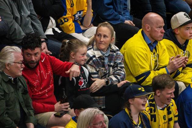 250520 Jay and Kim Martin Hasson in the stands during the 2025 IIHF Ice hockey, Eishockey World Championship, WM, Weltmeisterschaft group stage game between Sweden and Canada on May 20, 2025 in Stockholm. Photo: Simon Hastegard BILDBYRAN kod SH JM0689 ishockey ice hockey ishockey-vm 2025 vm 2025 iihf world championship sverige sweden kanada canada bbeng gruppspel Copyright: SIMONxHASTEGARD BB250520SH089