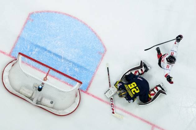 250520 Travis Konecny of Canada celebrates the 1-3 goal by Ryan O Reilly (not pictured) behind goaltender Jacob Markström of Sweden during the 2025 IIHF Ice hockey, Eishockey World Championship, WM, Weltmeisterschaft group stage game between Sweden and Canada on May 20, 2025 in Stockholm. Photo: Joel Marklund BILDBYRAN kod JM JM0689 ishockey ice hockey ishockey-vm 2025 vm 2025 iihf world championship sverige sweden kanada canada bbeng gruppspel depp jubel Copyright: JOELxMARKLUND BB250520JM084