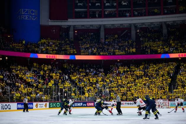 250520 Isac Lundeström of Sweden and Ryan O Reilly of Canada with a face-off during the 2025 IIHF Ice hockey, Eishockey World Championship, WM, Weltmeisterschaft group stage game between Sweden and Canada on May 20, 2025 in Stockholm. Photo: Joel Marklund BILDBYRAN kod JM JM0689 ishockey ice hockey ishockey-vm 2025 vm 2025 iihf world championship sverige sweden kanada canada bbeng gruppspel Copyright: JOELxMARKLUND BB250520JM087
