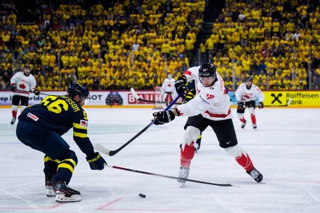 250520 Erik Gustafsson of Sweden and Will Cuylle of Canada during the 2025 IIHF Ice hockey, Eishockey World Championship, WM, Weltmeisterschaft group stage game between Sweden and Canada on May 20, 2025 in Stockholm. Photo: Joel Marklund BILDBYRAN kod JM JM0689 ishockey ice hockey ishockey-vm 2025 vm 2025 iihf world championship sverige sweden kanada canada bbeng gruppspel Copyright: JOELxMARKLUND BB250520JM093