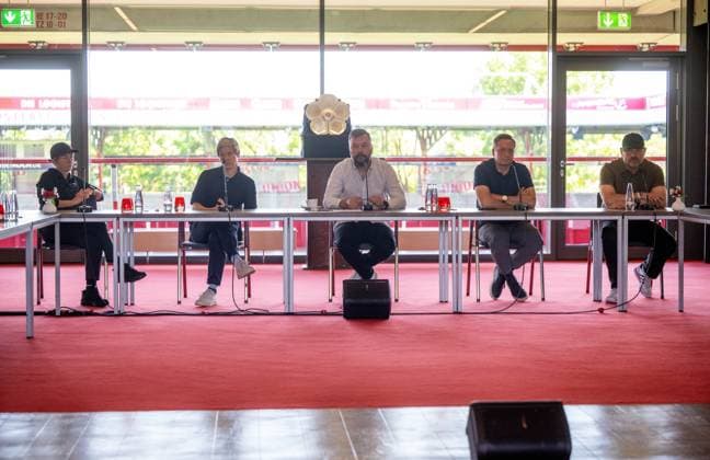Fussball, Saison 2024 2025, Pressekonferenz der Frauen und Männer beim 1. FC Union Berlin, v. l. Trainerin Ailien Poese, Geschäftsführerin Profifußball Frauen Jennifer Zietz, Geschäftsführer Kommunikation Christian Arbeit, Geschäftsführer Horst Heldt, Trainer Steffen Baumgart, 21.05. 2025, Copyright: xMatthiasxKochx