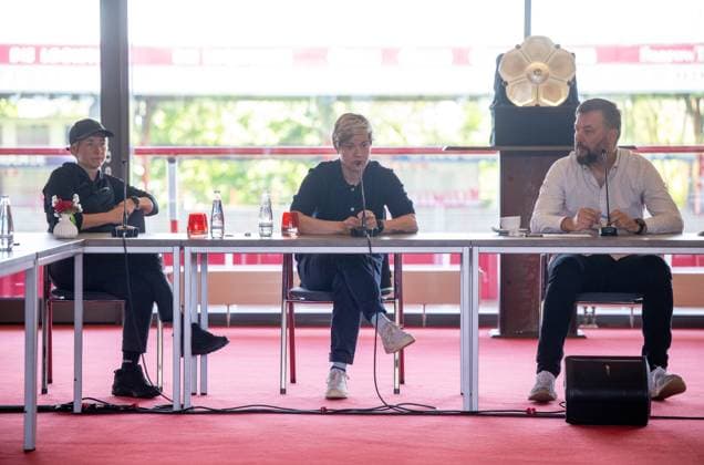 Fussball, Saison 2024 2025, Pressekonferenz der Frauen und Männer beim 1. FC Union Berlin, v. l. Trainerin Ailien Poese, Geschäftsführerin Profifußball Frauen Jennifer Zietz, Geschäftsführer Kommunikation Christian Arbeit, 21.05. 2025, Copyright: xMatthiasxKochx