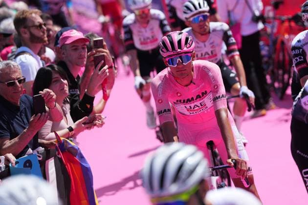 Del Toro Romero Isaac of Uae Team Emirates Xrg, pink jersey, during the stage 11 of the Giro d™Italia from Viareggio to Castelnovo ne Monti, Italy - Wednesday, May 21, 2025. - cycling.  Copyright: xGianxMattiaxD Alberto LaPressex